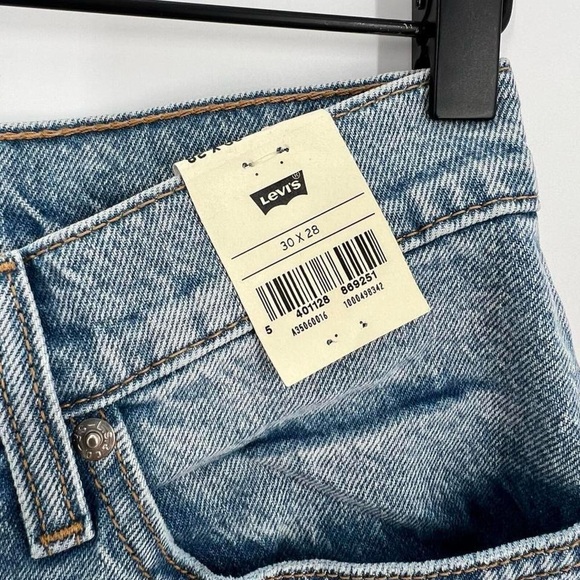 Levi’s 80s Mom High Waisted Relaxed Fit Tapered Jeans - Picture 5 of 7